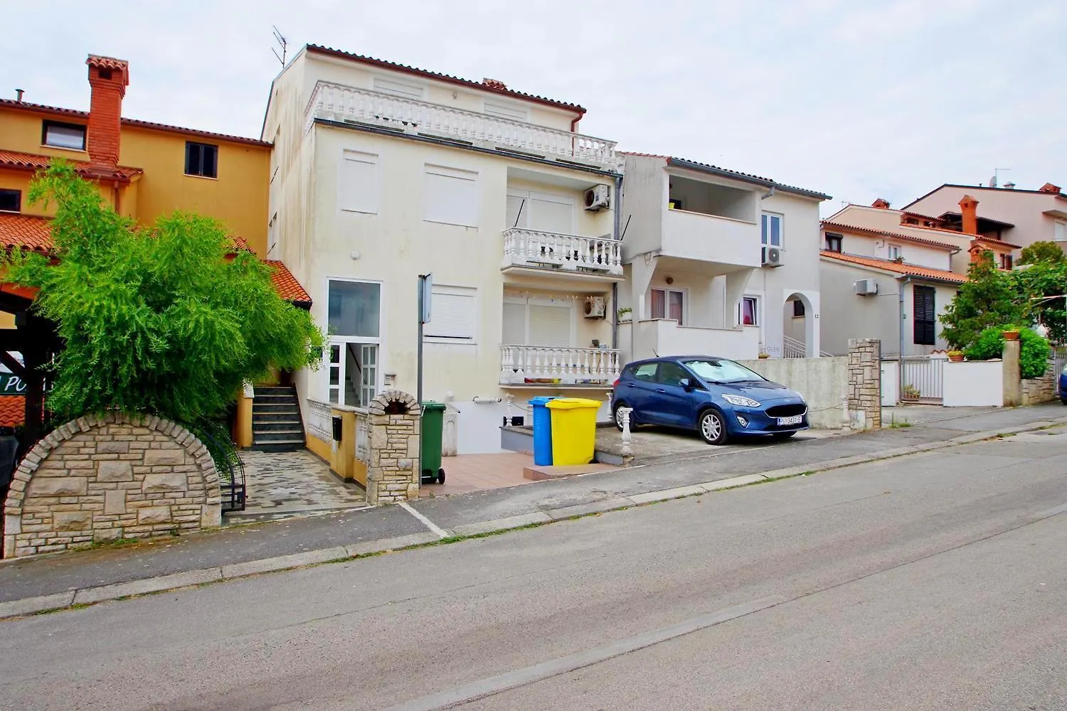 Holiday apartment Julije Πούλα